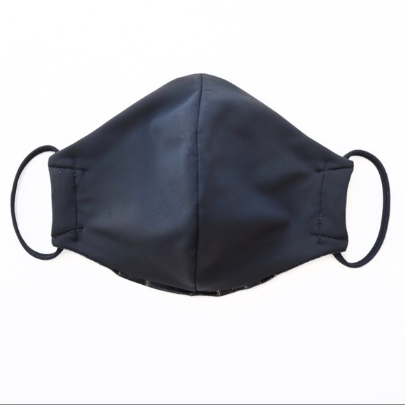 🖤✨ Black&Gold Croc Face Mask - Picture 3 of 4